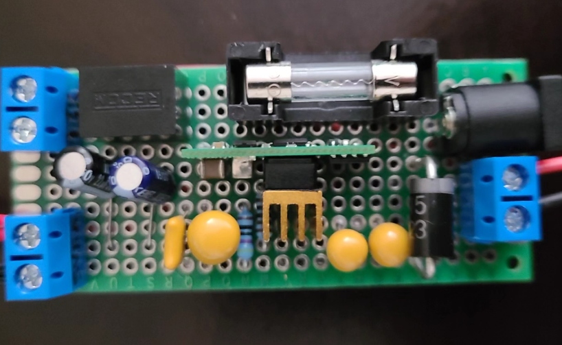 12V-to-5V Power Supply